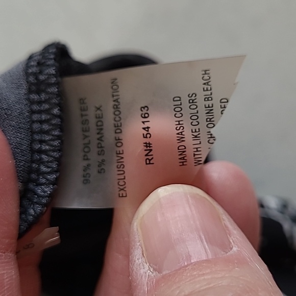 Calvin Klein jumpsuit featuring a black and white abstract pattern size 1X - Picture 6 of 10